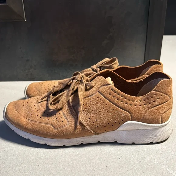 UGG Treadlite leather walking shoes - Picture 3 of 5